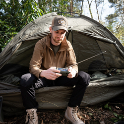 Nouzové rádio na kliku Fosco Survival – FM/AM/SW, solár, USB a svítilna